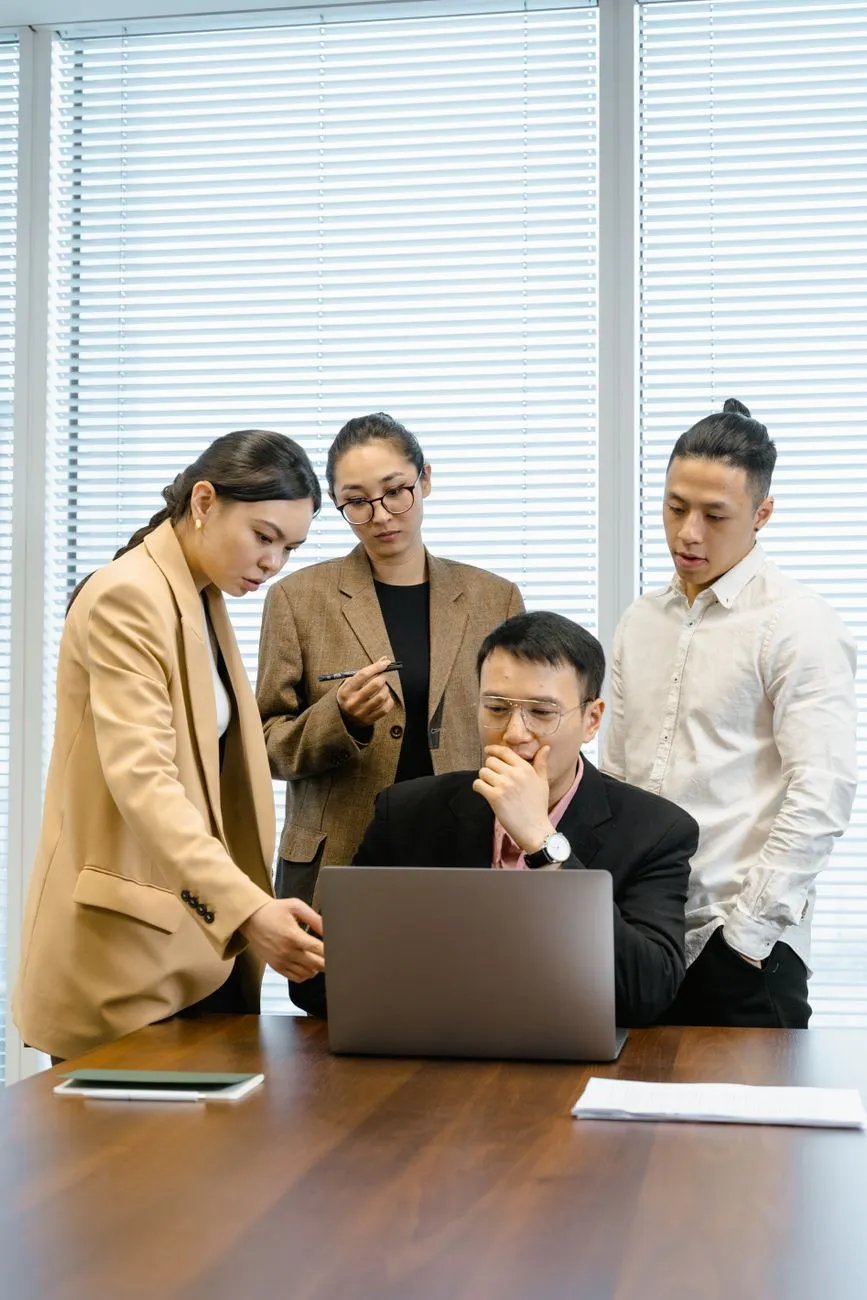 2025年螺纹钢市场供需趋势及水泥价格波动对工程项目的影响